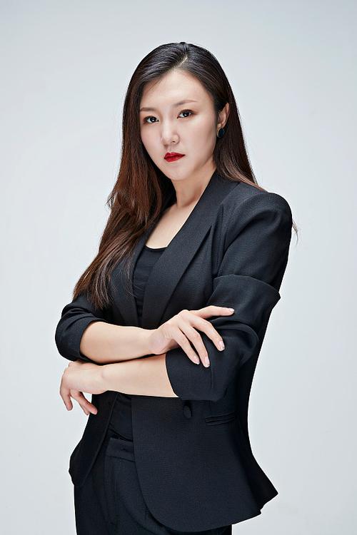 雷春 视觉与舞美负责人